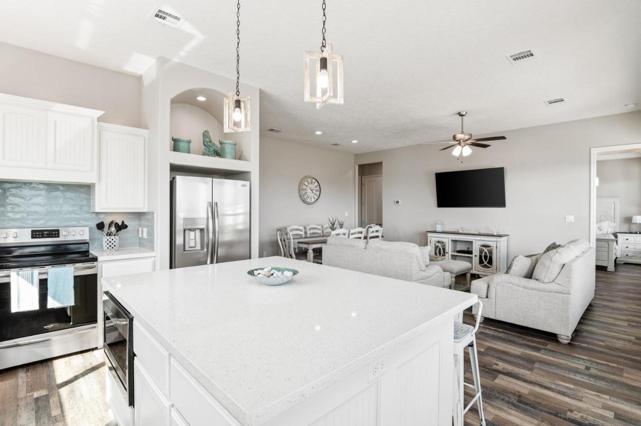 Stylish 4Br Crystal Beach Retreat Walk To Beach Bolivar Peninsula Extérieur photo