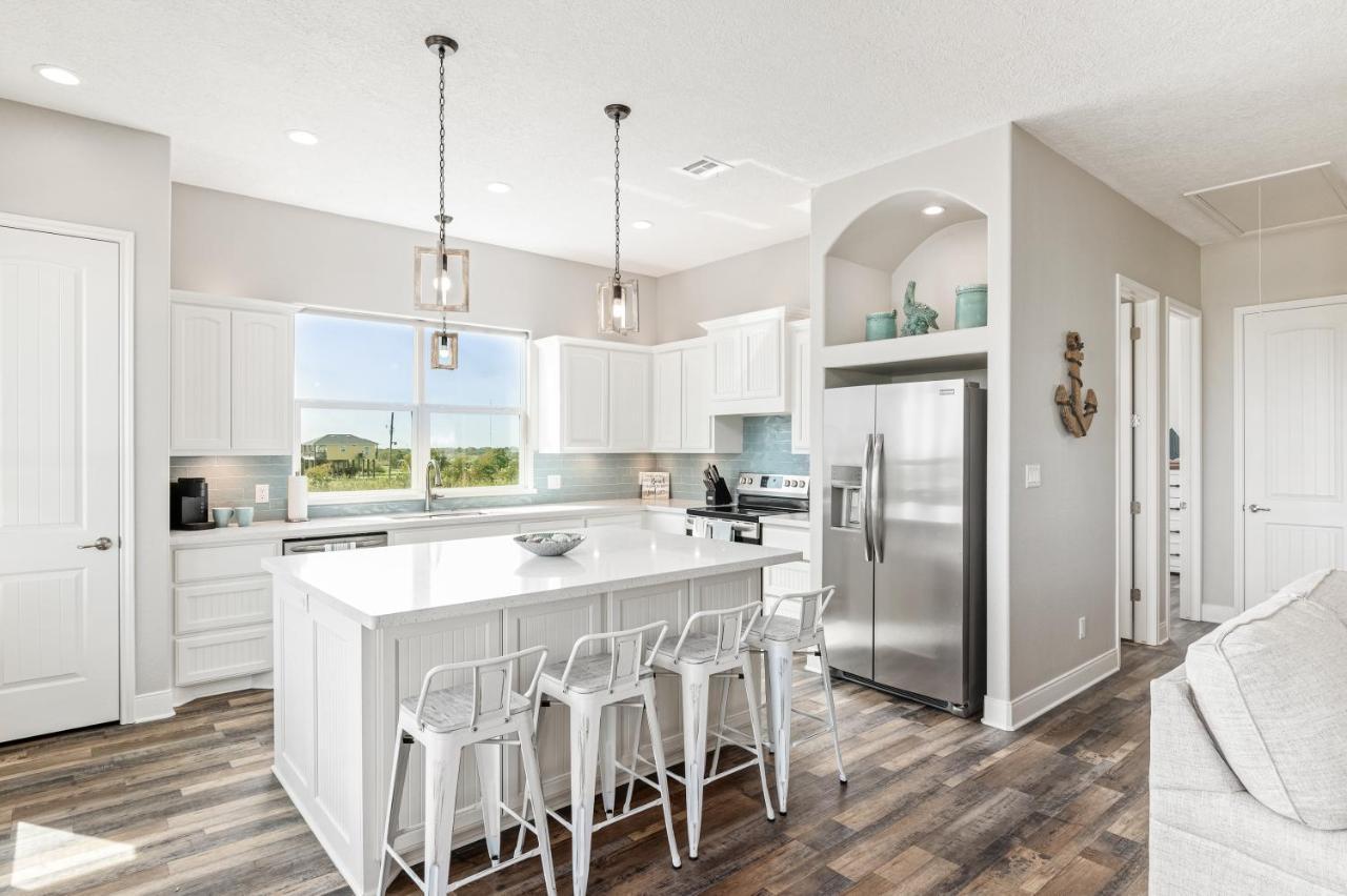 Stylish 4Br Crystal Beach Retreat Walk To Beach Bolivar Peninsula Extérieur photo